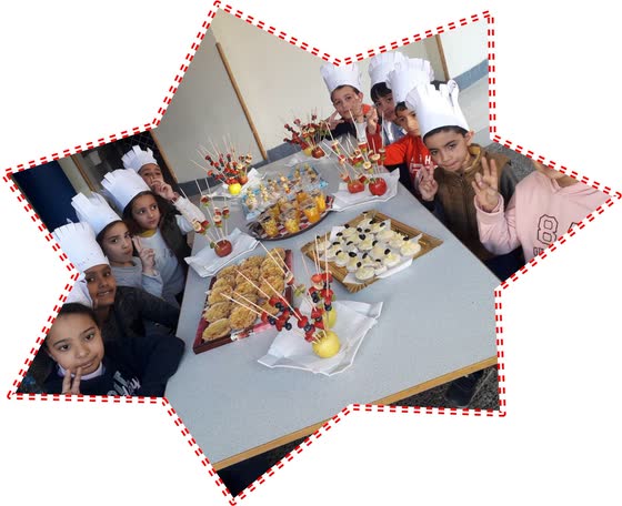Élève au tableau devant sa classe
