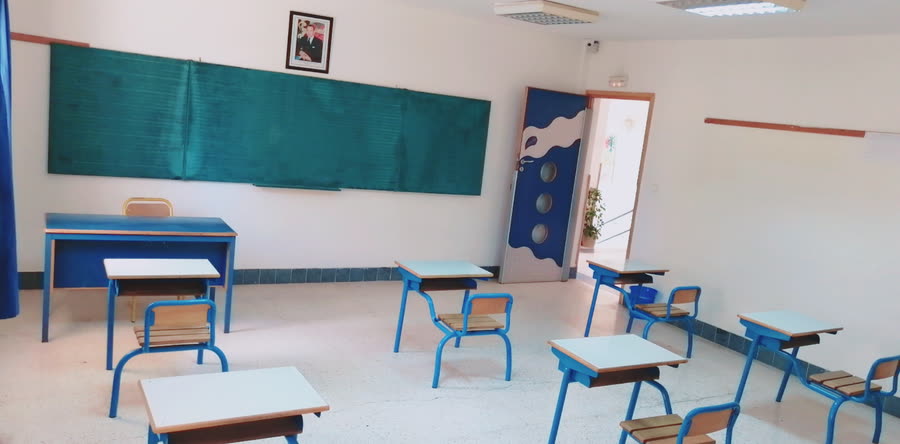 Façade et cour de l'Institution Les Iris, dans un quartier agréable d'Agadir